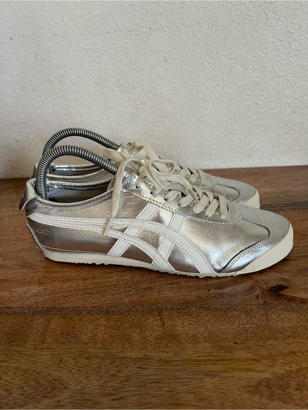Onitsuka Tiger Mexico 66
Silver Off White Size 8